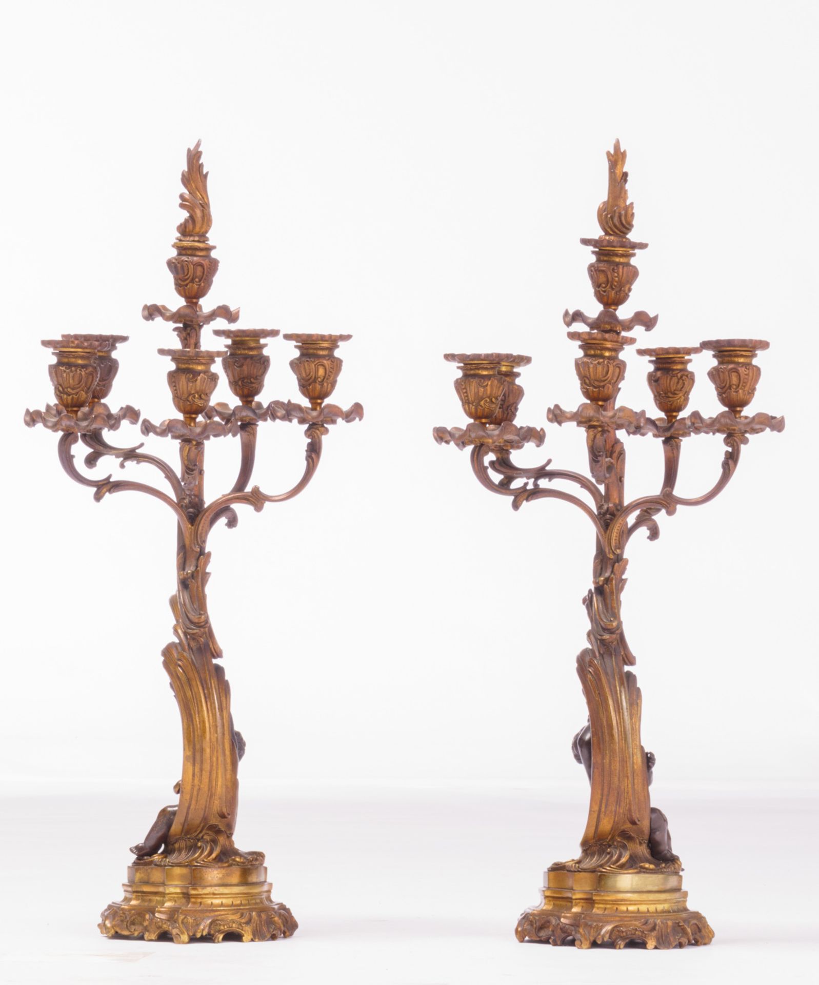 A second half of the 19thC pair of Rococo revival patinated bronze candlesticks, H 66 cm - Bild 2 aus 6