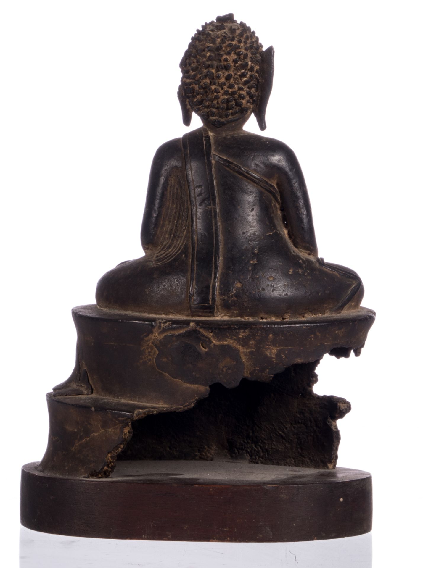 An Oriental seated bronze Buddha on a matching wooden base, Thailand, (with certificate), H 23,5 ( - Bild 3 aus 9