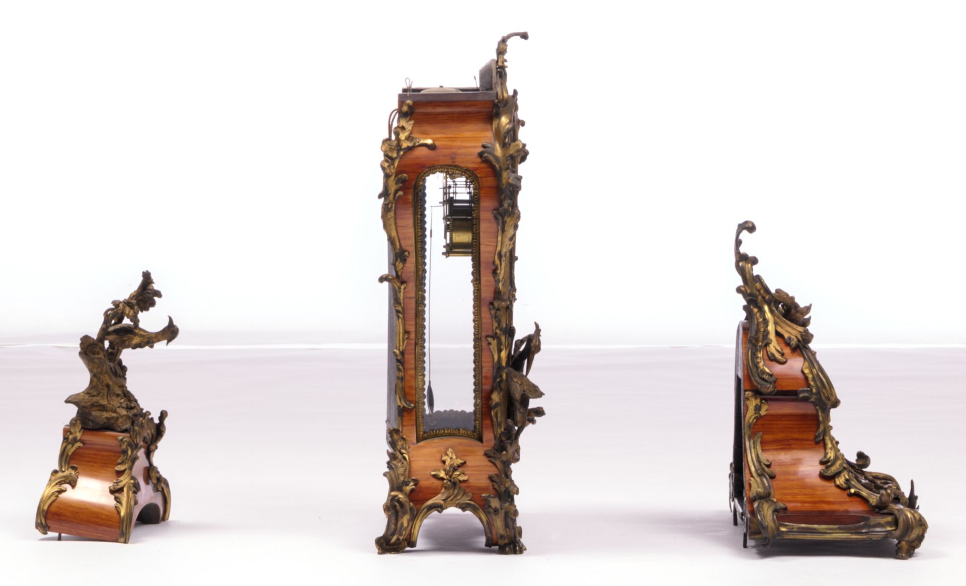 A second half of the 18thC French rosewood and kingwood cartel clock with bronze mounts, the dial - Bild 4 aus 7