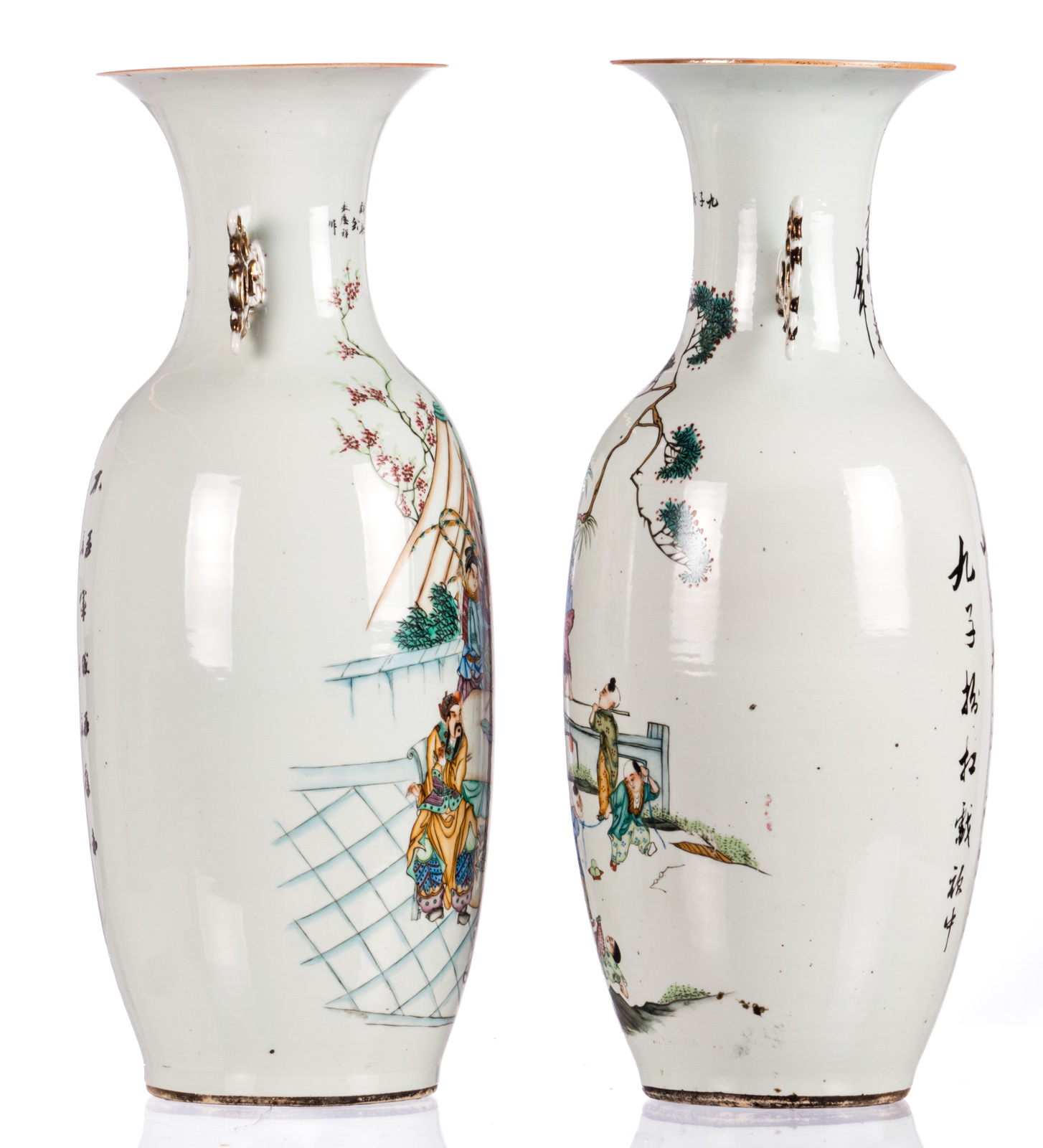 Two Chinese vases, polychrome and famille rose decorated, with an animated scene, playing children - Bild 2 aus 6