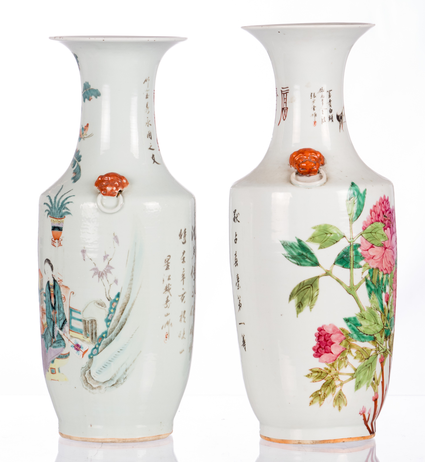 Two Chinese polychrome and famille rose decorated vases, one with an animated scene, one with - Bild 4 aus 6