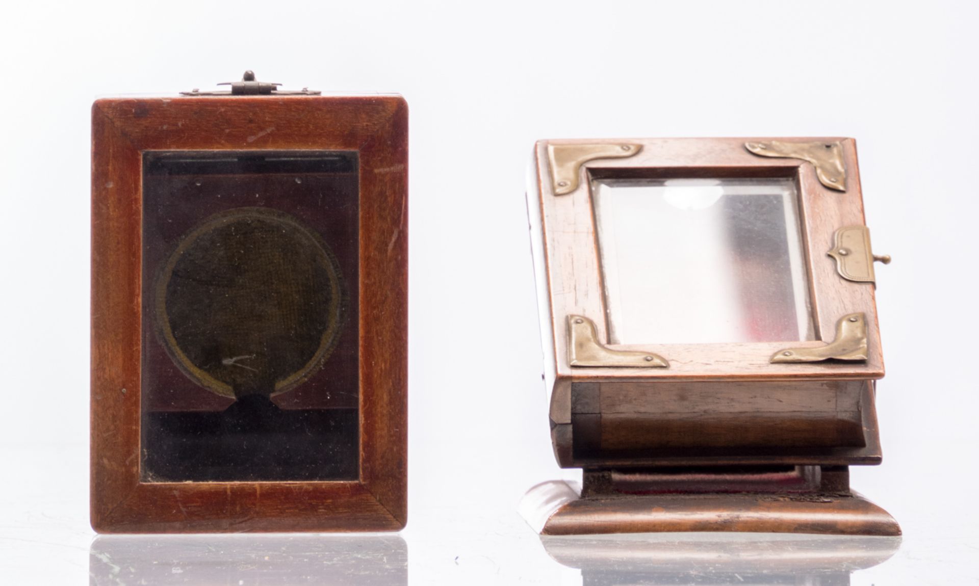 An important collection of pocket watch holders, one 8ct gold, 19th and early 20thC, H 10,5 - 22 cm - Image 31 of 45