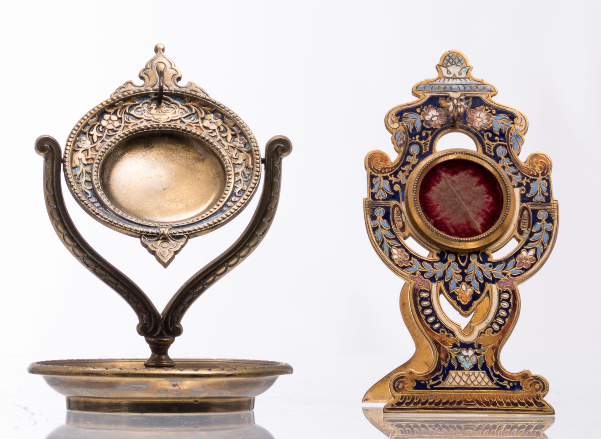 An important collection of pocket watch holders, one 8ct gold, 19th and early 20thC, H 10,5 - 22 cm - Image 3 of 45