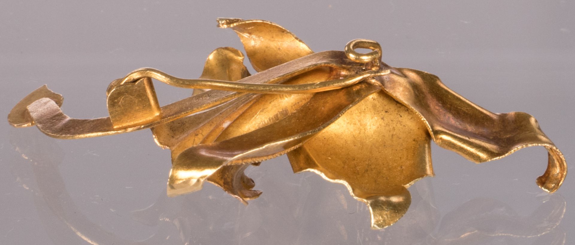 An 18ct golden orchid shaped brooch set with (zircon); added an 18ct gold ladies ring set with - Bild 6 aus 6