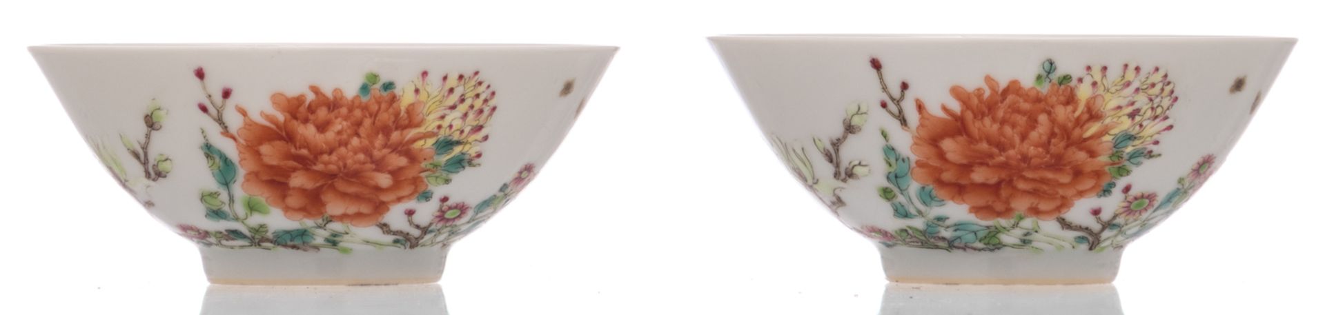 Two Chinese polychrome decorated cups with flower branches, with a Yongzheng mark, H 4 - ø 10,5 cm - Bild 2 aus 7