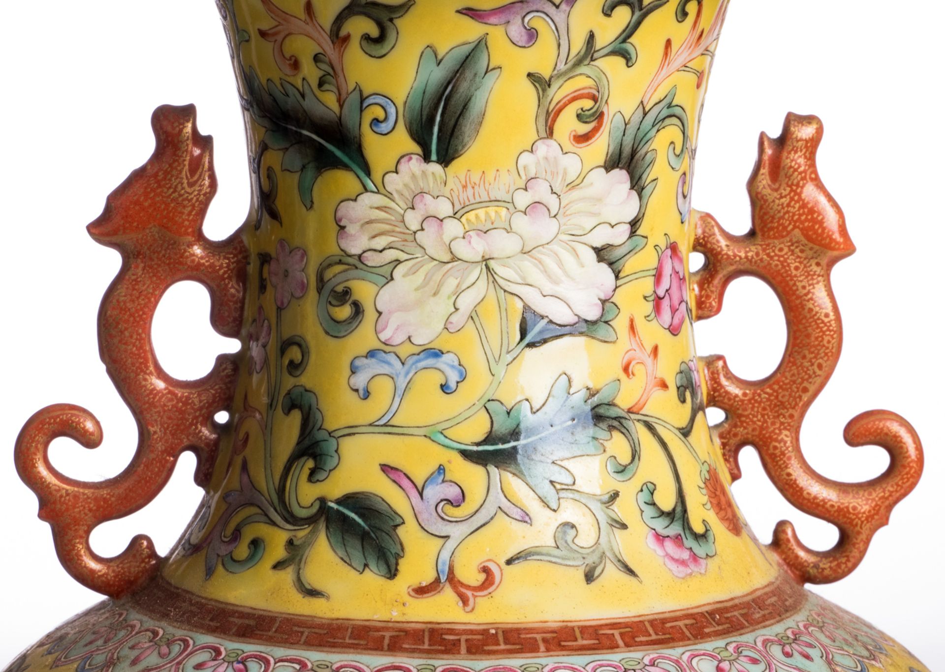 A pair of Chinese yellow ground polychrome and floral decorated vases, the roundels with mountainous - Bild 7 aus 8