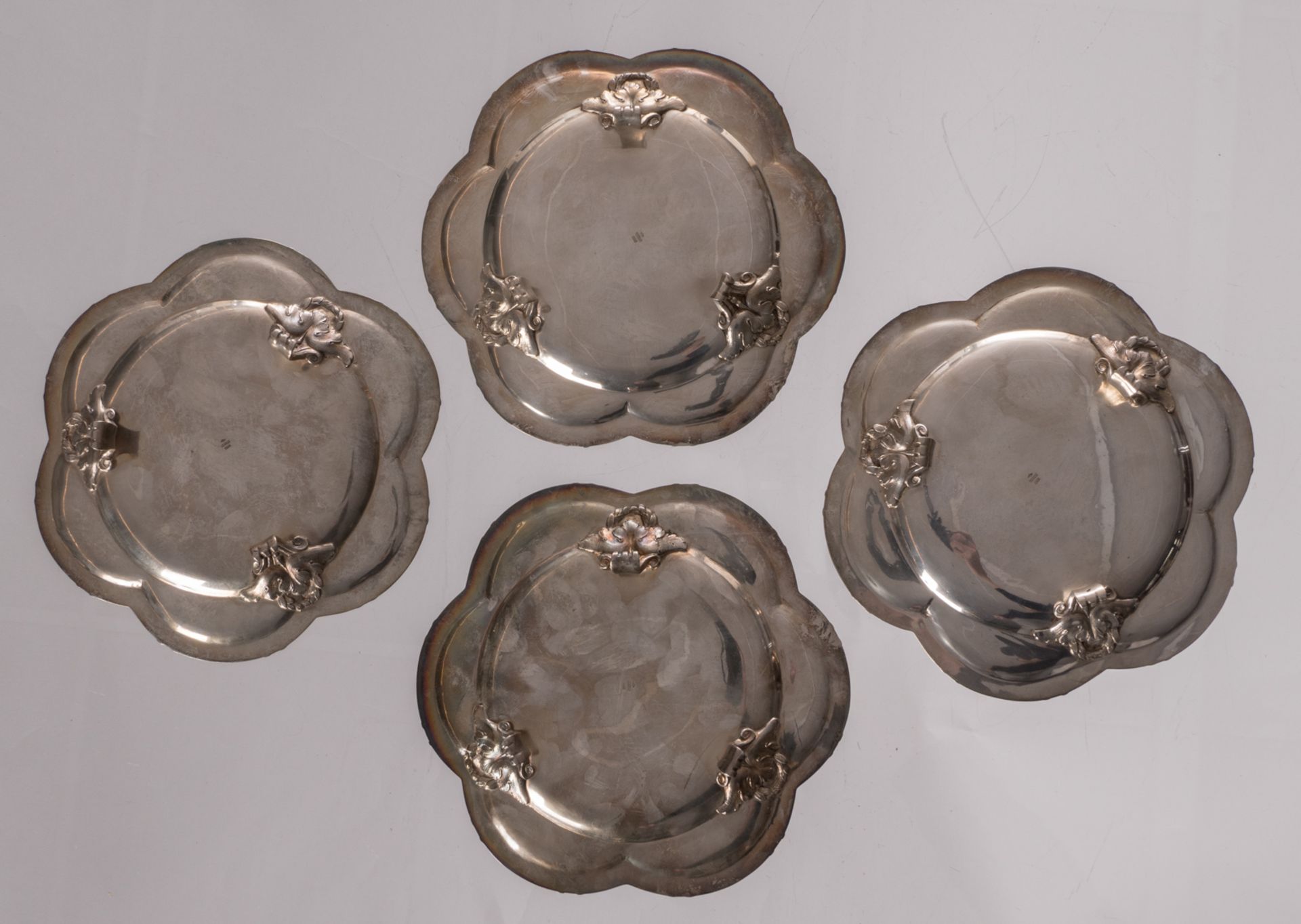 Four silver plates with six-lobed edges, silver purity 800/000, Belgium 1868-1942, maker's mark - Bild 4 aus 4