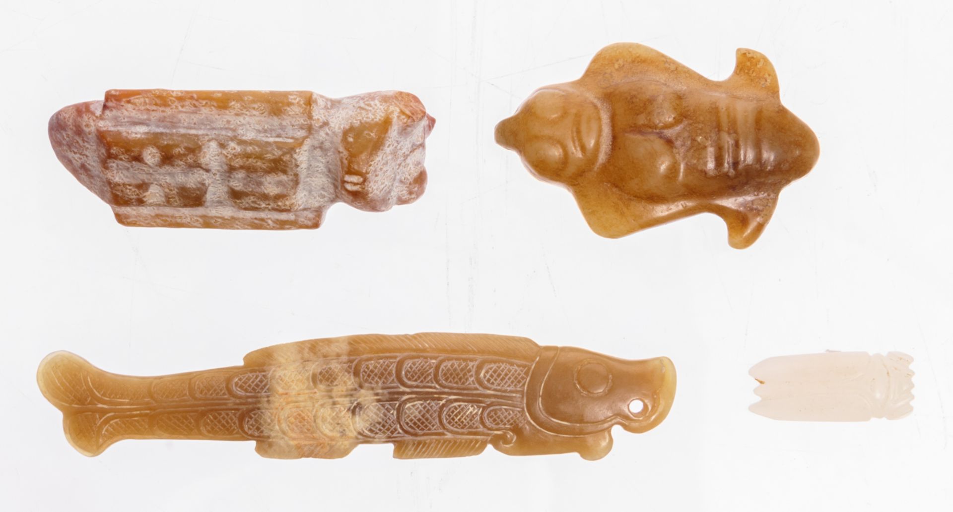 An important collection of Chinese carved jade ceremonial and ritual items: various bi disks, - Bild 15 aus 25