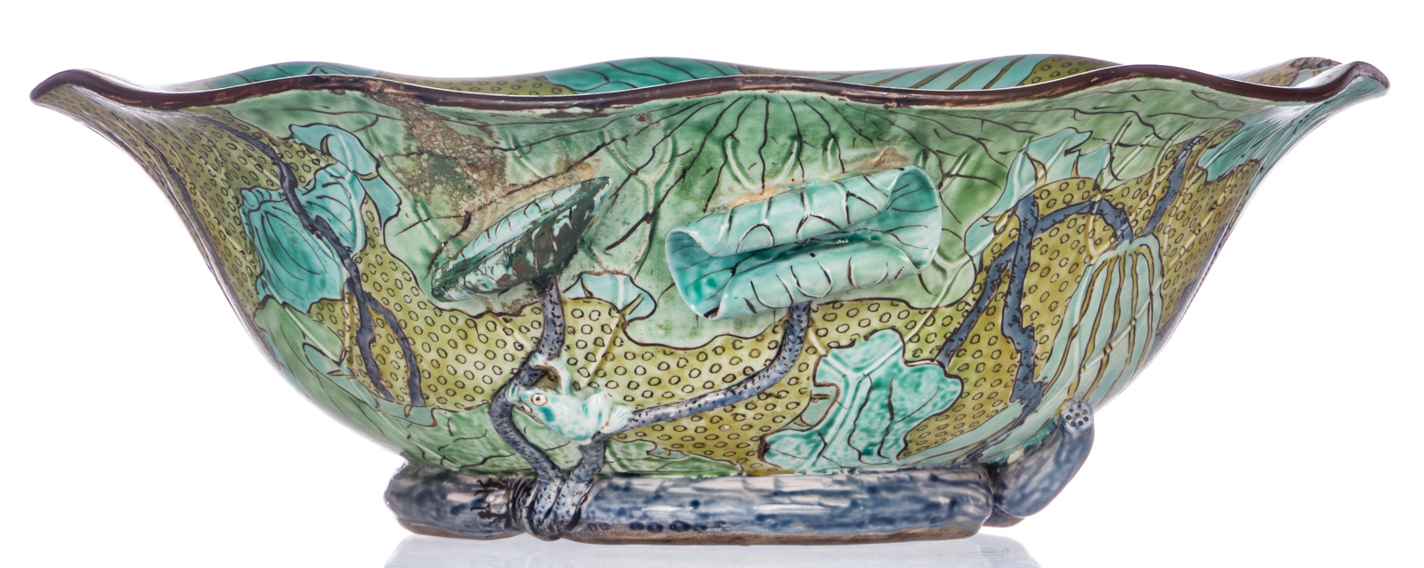 A fine Japanese polychrome and relief decorated Kutani lotus bowl, marked, H 14,5 - ø 42 cm - Bild 2 aus 7