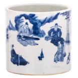 A Chinese blue and white overall decorated brush pot with figures in a landscape, H 18,5 - ø 19,5