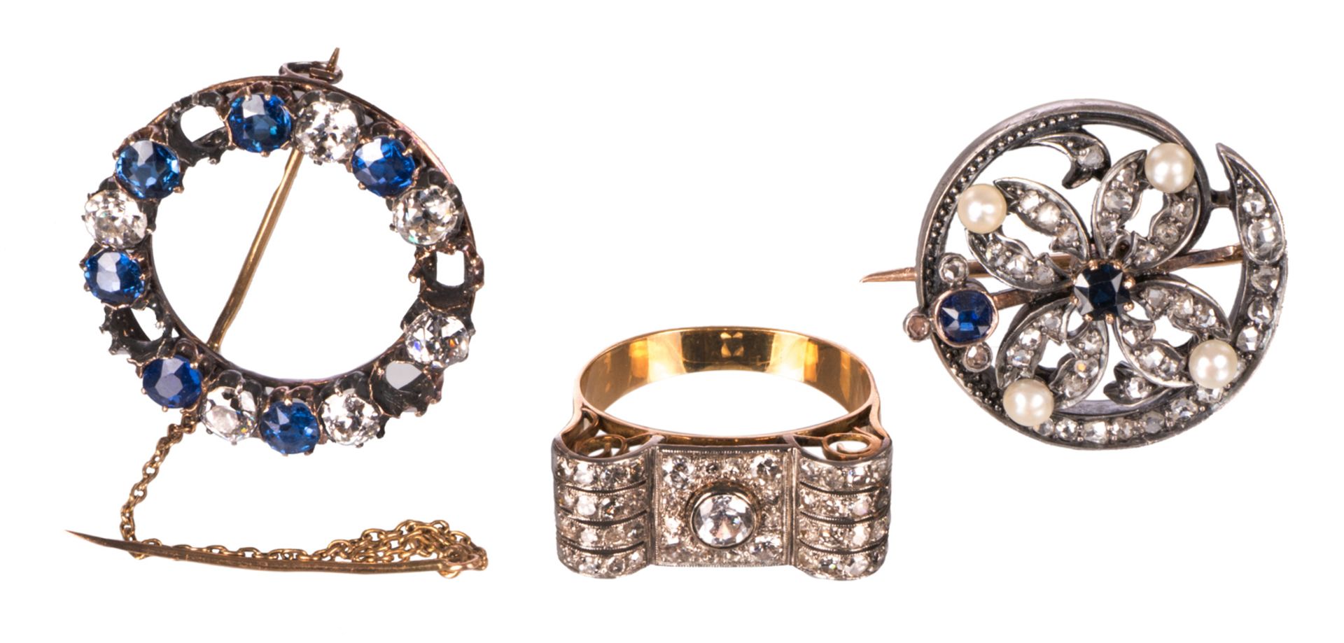 An 18ct golden ring set with brilliant cut diamonds; added an 18ct golden circural brooch set with