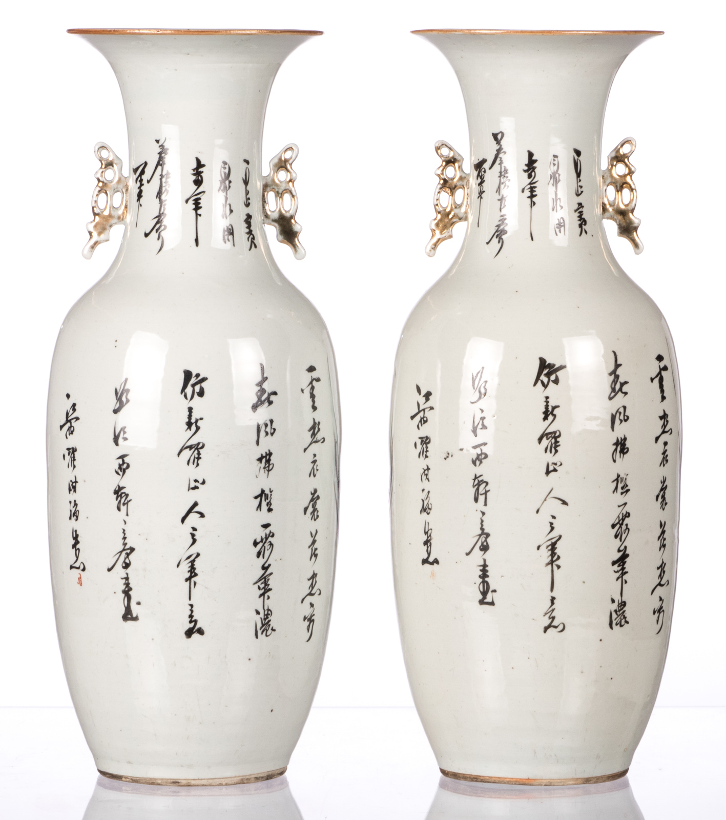 A pair of Chinese famille rose vases, decorated with a gallant scene and calligraphic texts, H 58, - Bild 3 aus 6