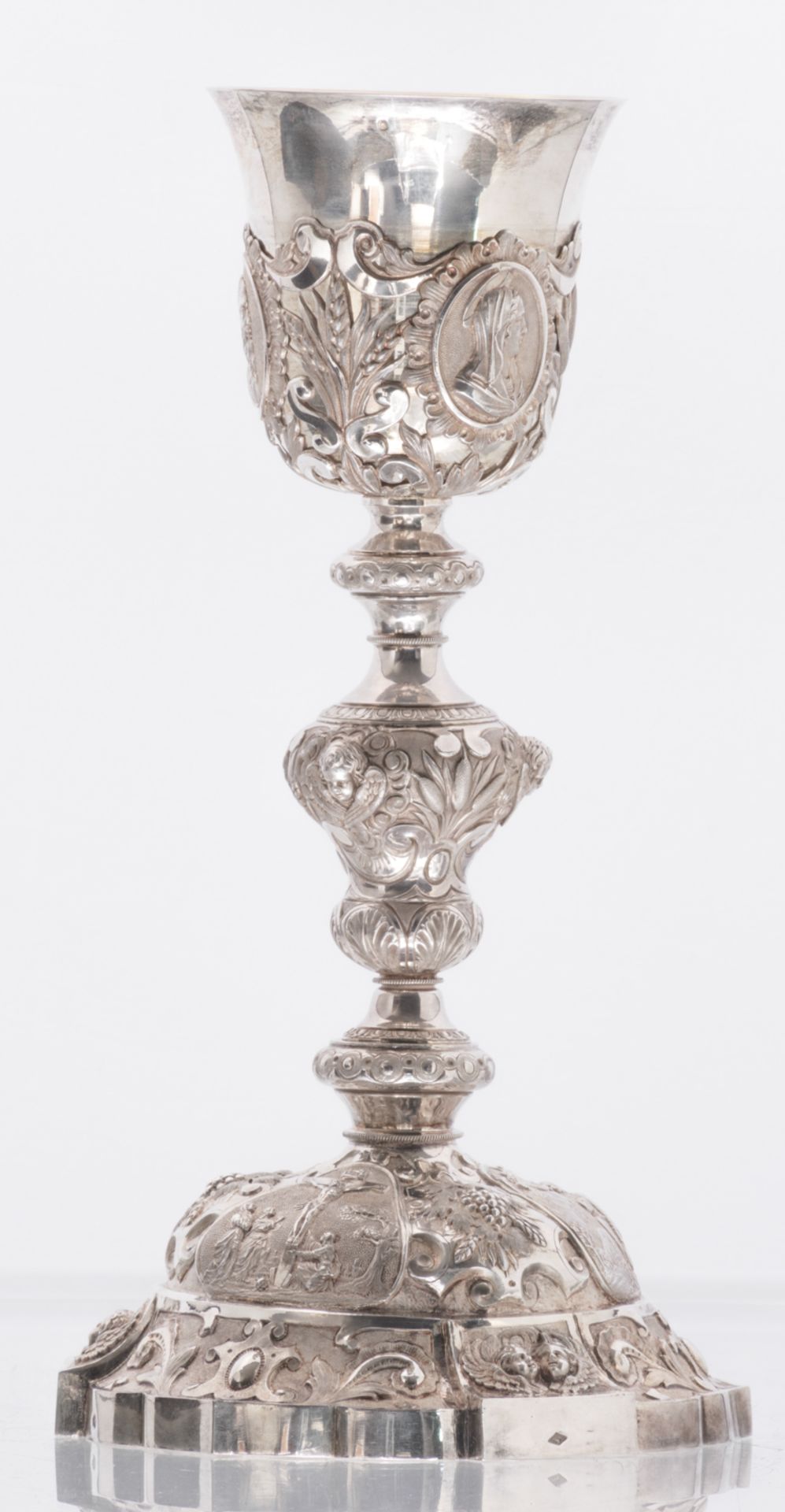A French silver and gold plated chalice, 925/000, maker's mark Letmonnier, the chalice decorated - Bild 6 aus 11