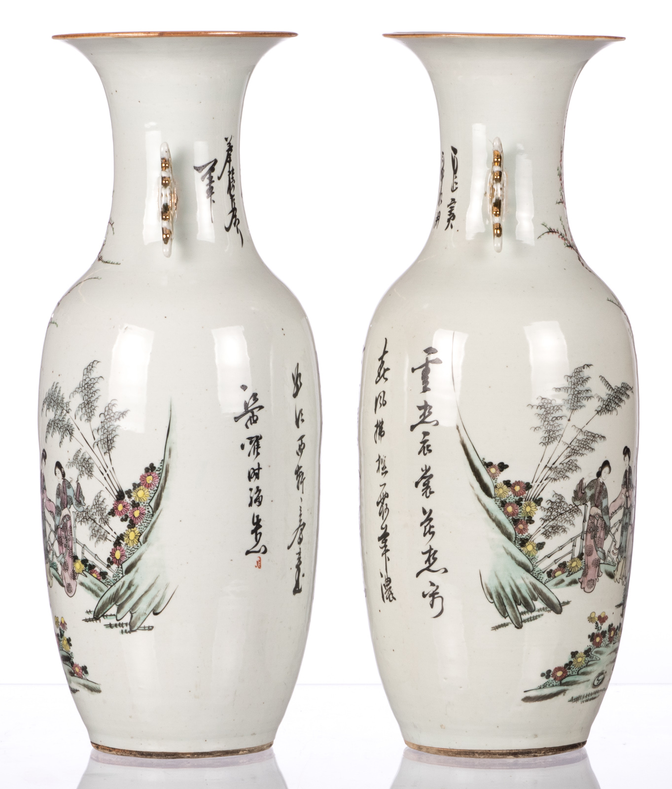 A pair of Chinese famille rose vases, decorated with a gallant scene and calligraphic texts, H 58, - Bild 4 aus 6