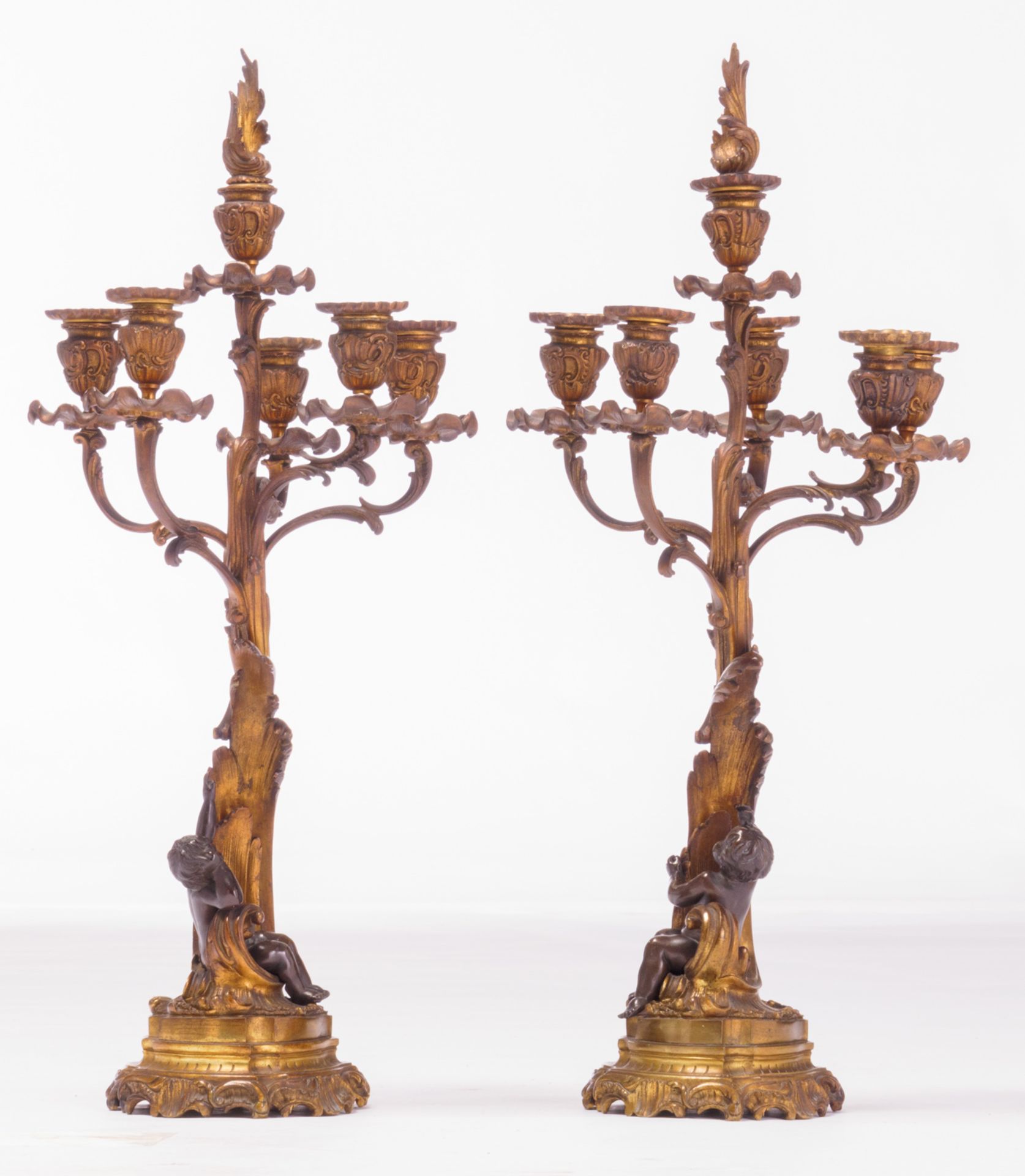 A second half of the 19thC pair of Rococo revival patinated bronze candlesticks, H 66 cm - Bild 4 aus 6