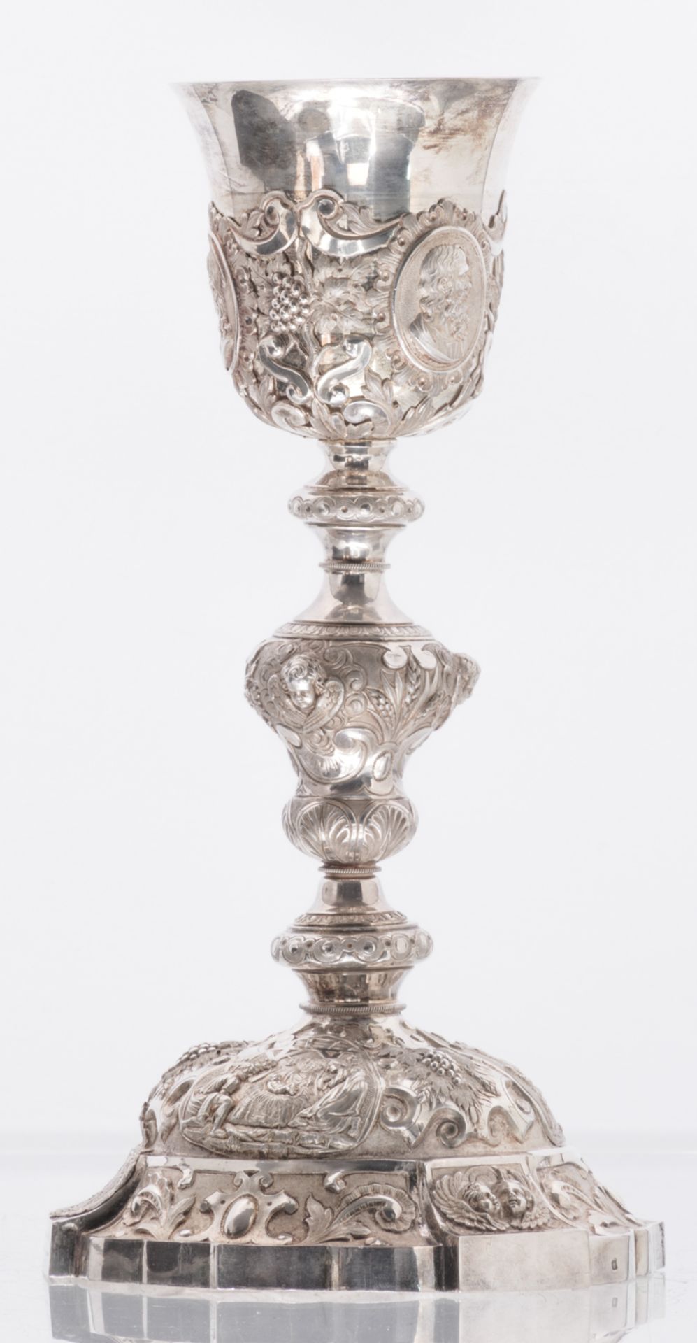 A French silver and gold plated chalice, 925/000, maker's mark Letmonnier, the chalice decorated - Bild 5 aus 11