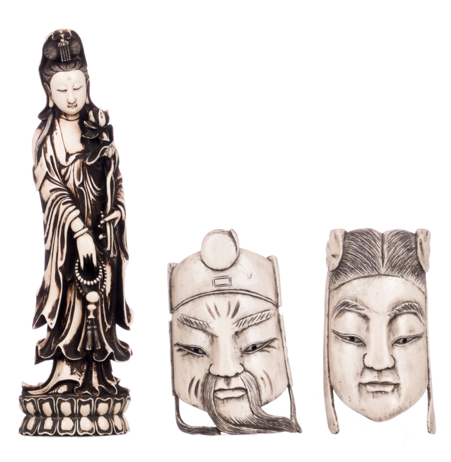 A Chinese patinated ivory Guanyin, first half of the 20thC, H 30,9 cm - Weight: 987g; added two