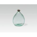 Branntweinflasche, Alpenländisch, 18. Jh. hellgrünes Glas, Abrissnarbe am Boden; tropfenförmige,