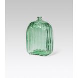 Rechteckige Flasche, Kramsach/Alpenländisch, 18. Jh. grünes Glas; Abrissnarbe am Boden;