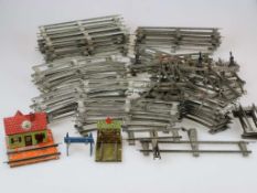 Märklin, alte Spur 1, Konvolut Schienen, bestehend aus 3 x Weichen, 3 x Kreuzung, 29 x Kurven, 17