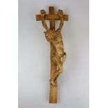 Christus am Kreuz, Eichenholz, 20. Jh., sog, Dreinageltypus in expressiv ausgeformte Komposition. H.