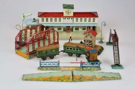 Konvolut Eisenbahn-Blechspielzeug, verschiedene Hersteller, u.a. Märklin, Bing ect. Alters- und