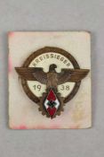 Abzeichen Kreissieger im Reichsberufswettkampf 1938. Buntmetall bronziert, teils emailliert,