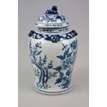 Deckelvase/Ingwertopf, Porzellan mit Blaumalerei, China, späte Qing Dynastie, blaue Vierermarke.