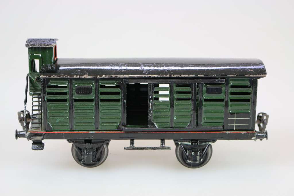 Märklin alte Spur 1 um 1930, Modell 1929 B/1, gedeckter Güterwagen mit hochstehendem Bremserhaus.