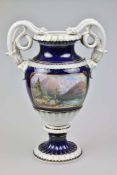 Meissen Schlangenhenkelvase mit Malerei in Kartuschen. Entwurf Ernst August Leuteritz um 1860,