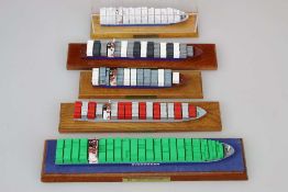 5 verschiedene kleine Container-Schiffsmodelle im Maßstab 1:1250. 4 Schiffe der Hansa Mare