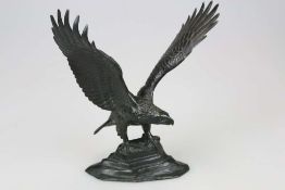 Wilhelm Carl ROBRA (1876-1945), "Adler mit ausgebreiteten Schwingen", Bronze dunkel patiniert. Am