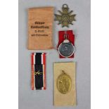Kleines Konvolut Auszeichnungen, bestehend aus KVK 2. Klasse mit Schwertern und Verleihungstüte,