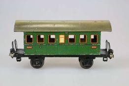 Märklin, alte Spur 1, Personenwagen 18071 - 3. Klasse der DR. Blech grün lackiert und