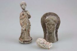 Figur "Fortuna", römisch,. Höhe: ca. 14,6 cm., 2./3. Jh. n. Chr. Hals gebrochen, restauriert. Dazu