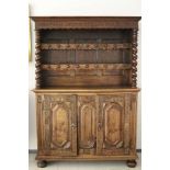 Cupboard/Tassenschrank Norddeutschland, Eiche, datiert 1703. Dreigeteilte Front mit