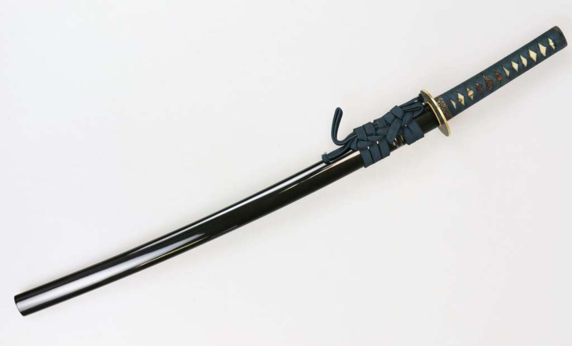 KATANA, Japan, Signiert: "Mino(no) Kuni Seki Ju Kanemoto". Die Klinge: Neuere [...]