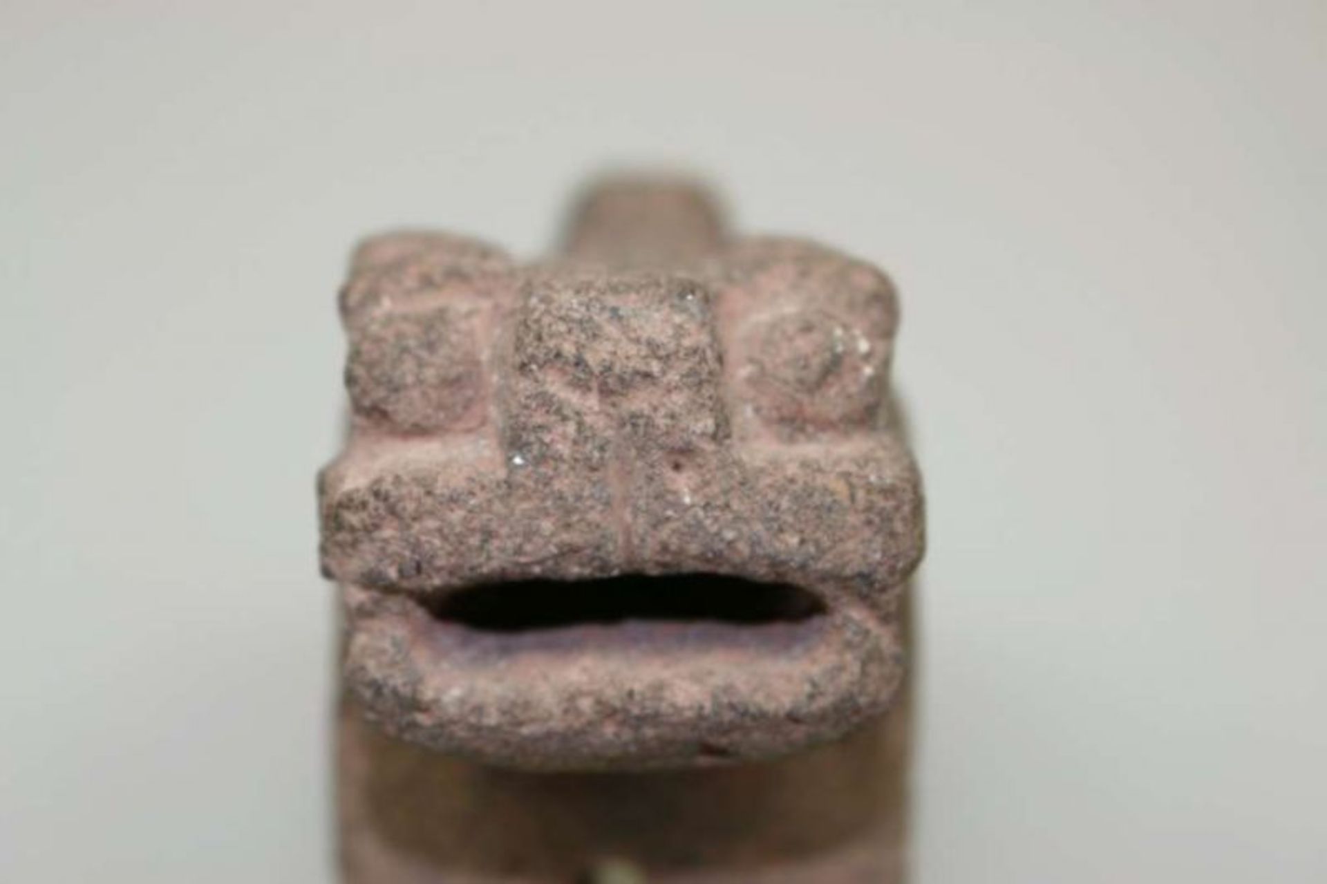 Tierfigur, Stein, China. Vermutlich stilisierte Darstellung eines Fo Hundes oder [...] - Bild 3 aus 8