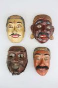 Vier Masken, vermutlich aus Java stammende Gesichts-Masken aus dem Masken-Spiel [...]