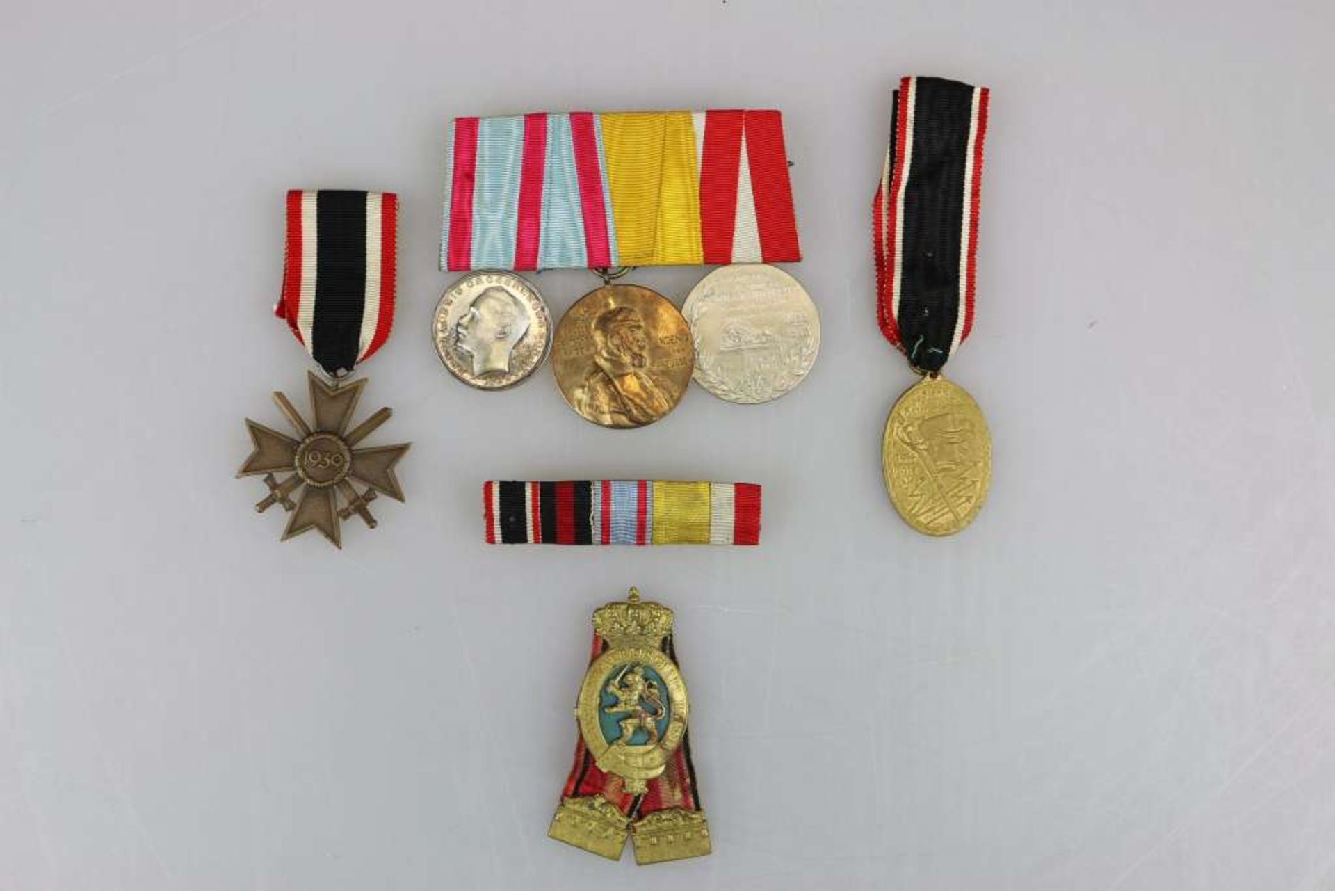 Ordensschnalle mit 3 Auszeichnungen eines hessischen Soldaten. Allgemeines [...]