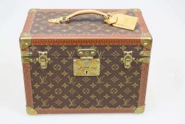 Louis Vuitton Original Beauty Case, aus der Linie "Monogram Canvas". Brauner [...]