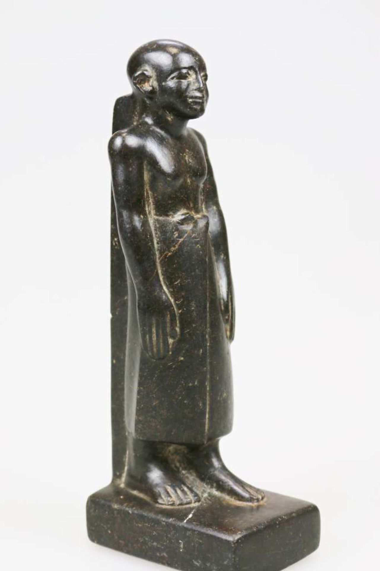 Ägypten, Statuette einer männlichen Figur mit langem Rock, wohl Priester, [...]