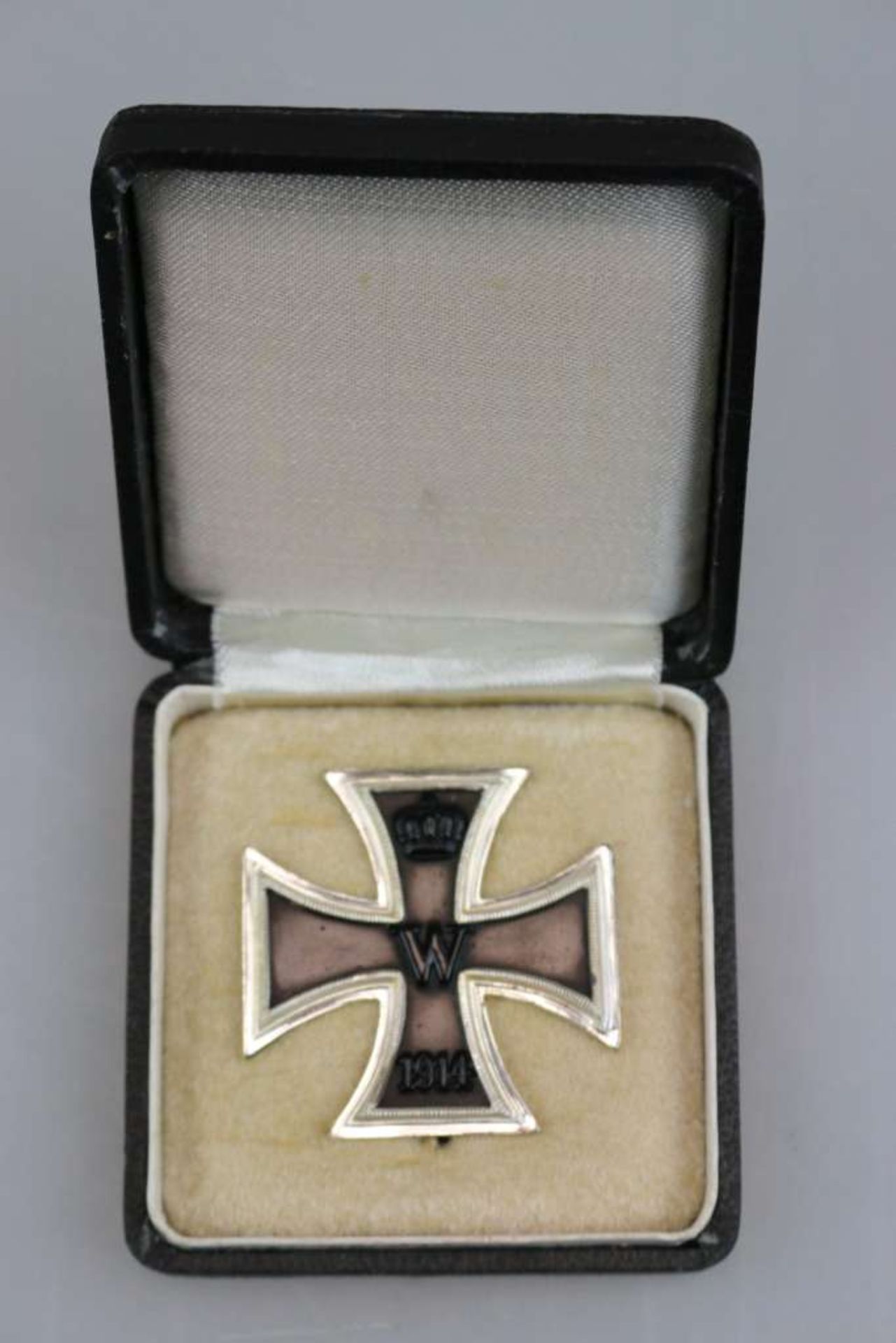 Eisernes Kreuz 1. Klasse 1914 an Nadel, spätere Fertigung im Original-Etui mit [...]