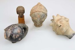 3 Köpfe, Terracotta, vermutlich zwei der Gruppe der Ashanti/Ghana oder verwandter [...]