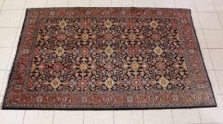 Teppich, Perser, wohl Keshan, Maße: 140 x 228 cm. -