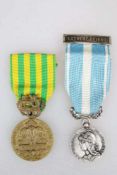 Frankreich, Medaille Coloniale, Silber, am Band mit Gefechtsspange "Extreme Orient" [...]