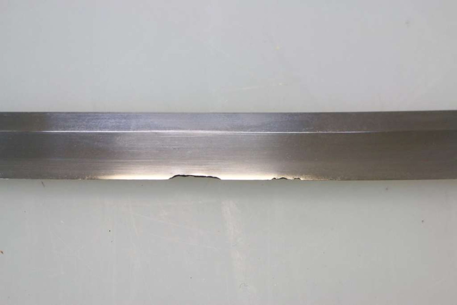 KATANA, Japan, mumei(unsigniert). Die Klinge: Shinogi-zukuri, koshi-zori, schlechte [...] - Bild 19 aus 22