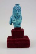 Ägypten, Grabbeilage (Ushebti), glasierte Keramik, Höhe: 8 cm. Beschädigt und [...]