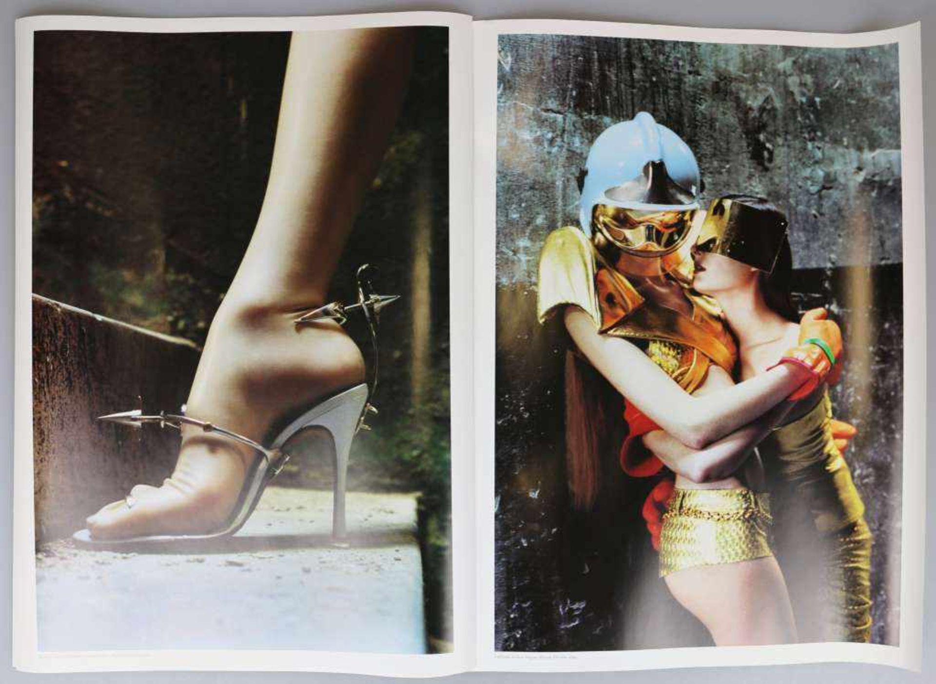 Werbekampagne von Benedikt Taschen zum Buch SUMO von Helmut Newton: Prospekt in [...] - Bild 13 aus 14