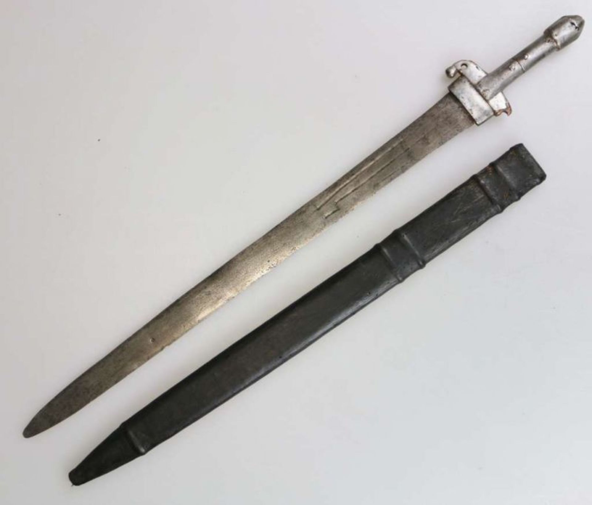 Oman, Schwert 16/17 Jh. mit original Holzscheide mit Lederbezug. Griff mit starken [...] - Image 2 of 10